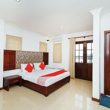 Hotel Queensbury Malabe Кадувела Екстериор снимка