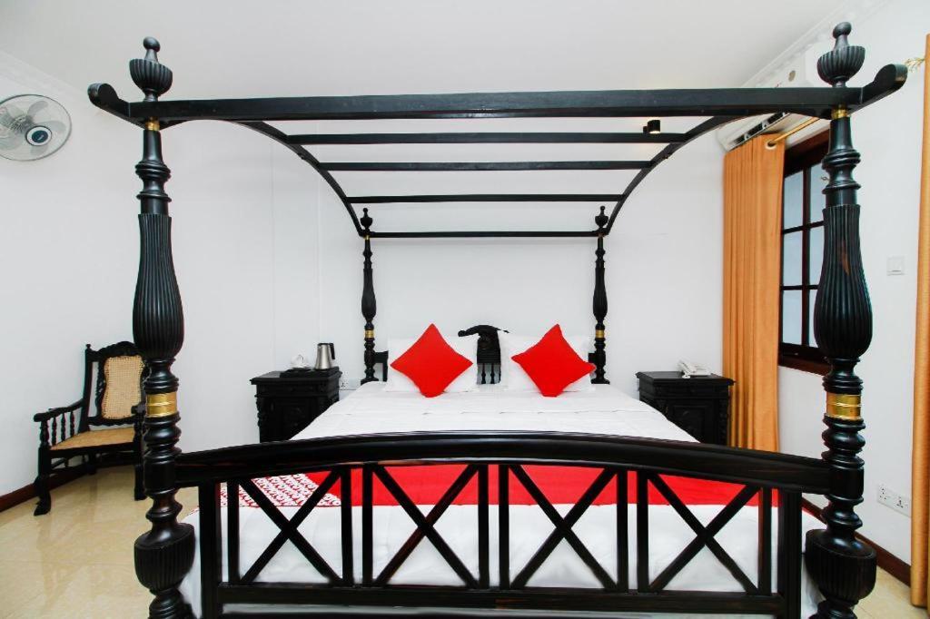 Hotel Queensbury Malabe Кадувела Екстериор снимка