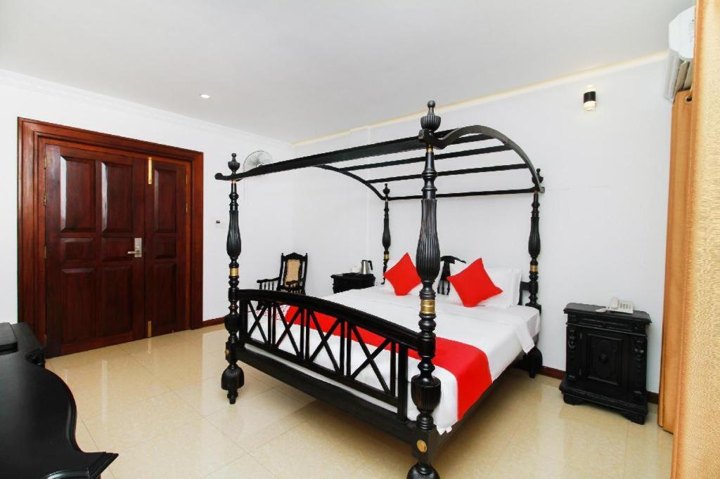 Hotel Queensbury Malabe Кадувела Екстериор снимка