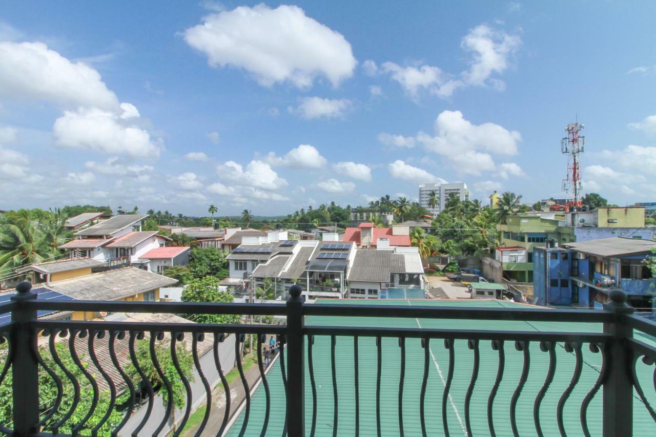 Hotel Queensbury Malabe Кадувела Екстериор снимка