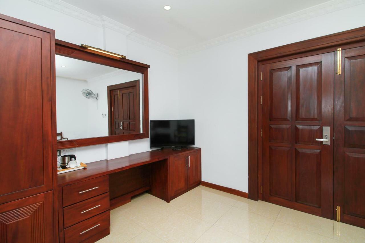 Hotel Queensbury Malabe Кадувела Екстериор снимка