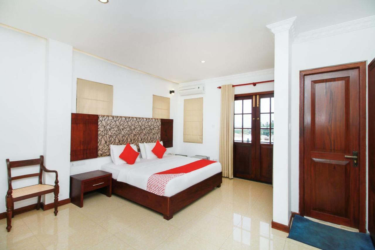 Hotel Queensbury Malabe Кадувела Екстериор снимка
