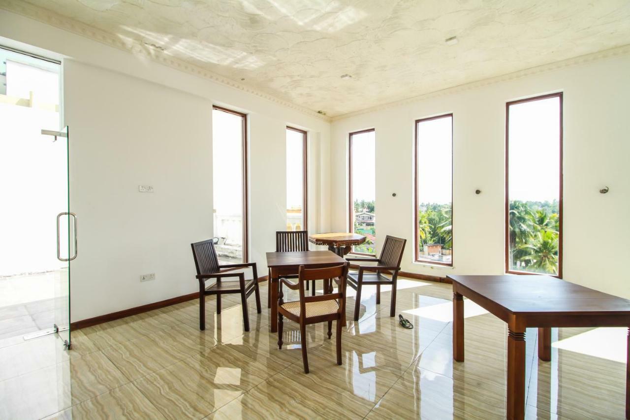 Hotel Queensbury Malabe Кадувела Екстериор снимка