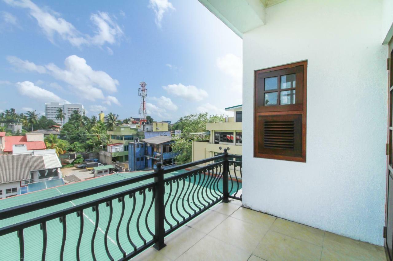 Hotel Queensbury Malabe Кадувела Екстериор снимка