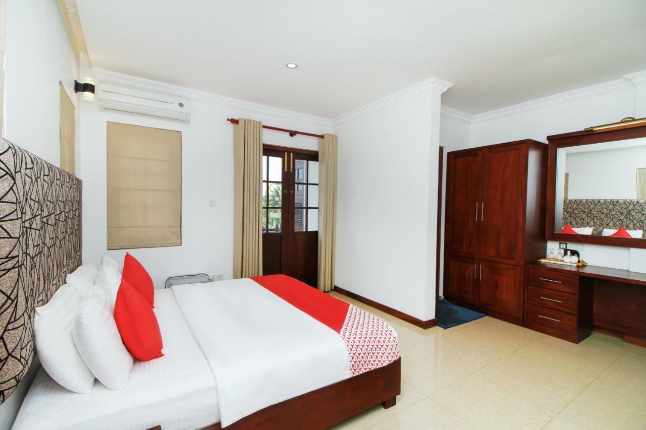 Hotel Queensbury Malabe Кадувела Екстериор снимка